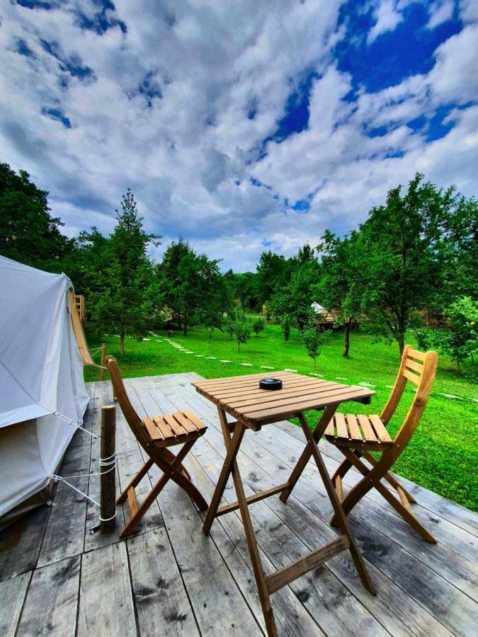 Campo de lujo Tinutul Luanei Glamping *