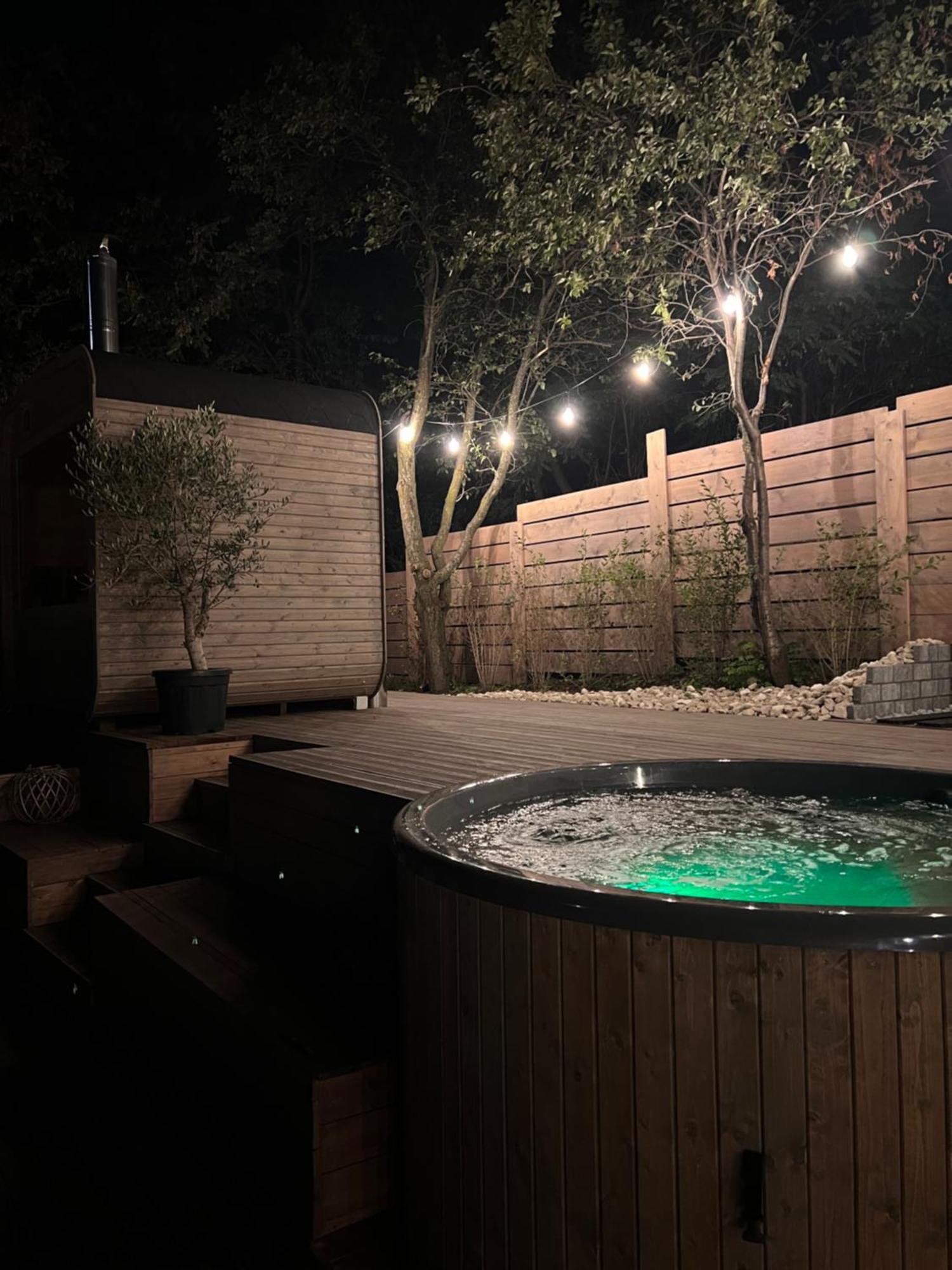 Campo de lujo Tinutul Luanei Glamping *
